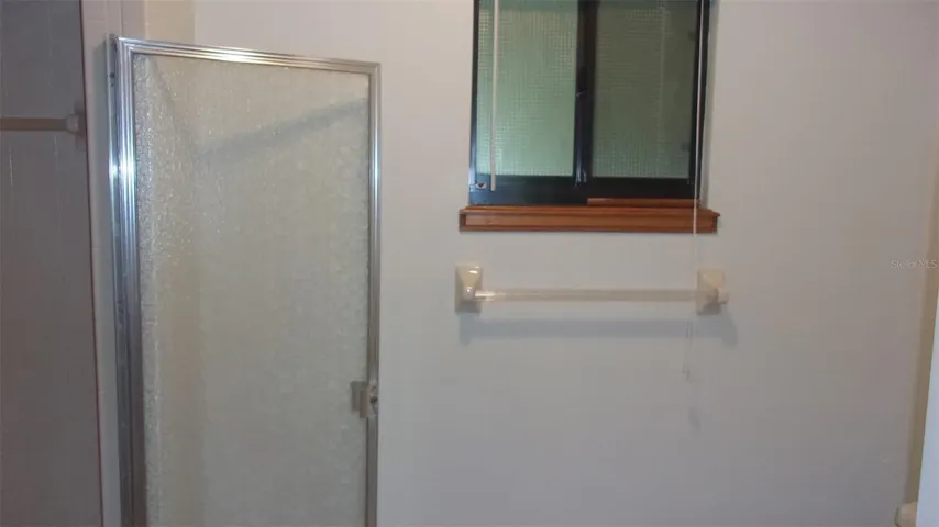 Main Bathroom View 4