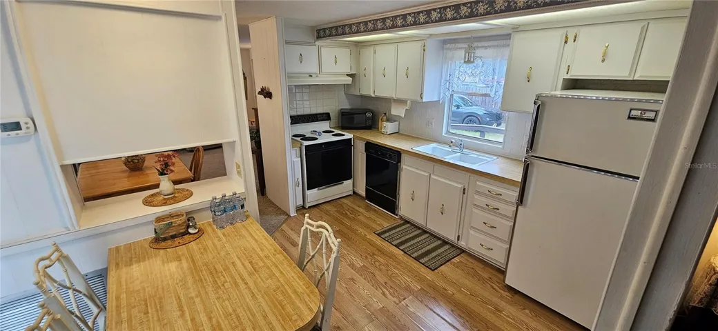 Kitchen with eat in table