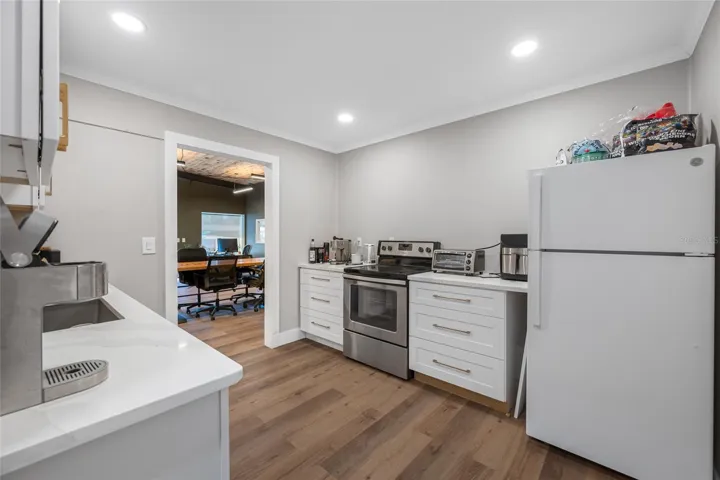 Kitchenette in unit 1