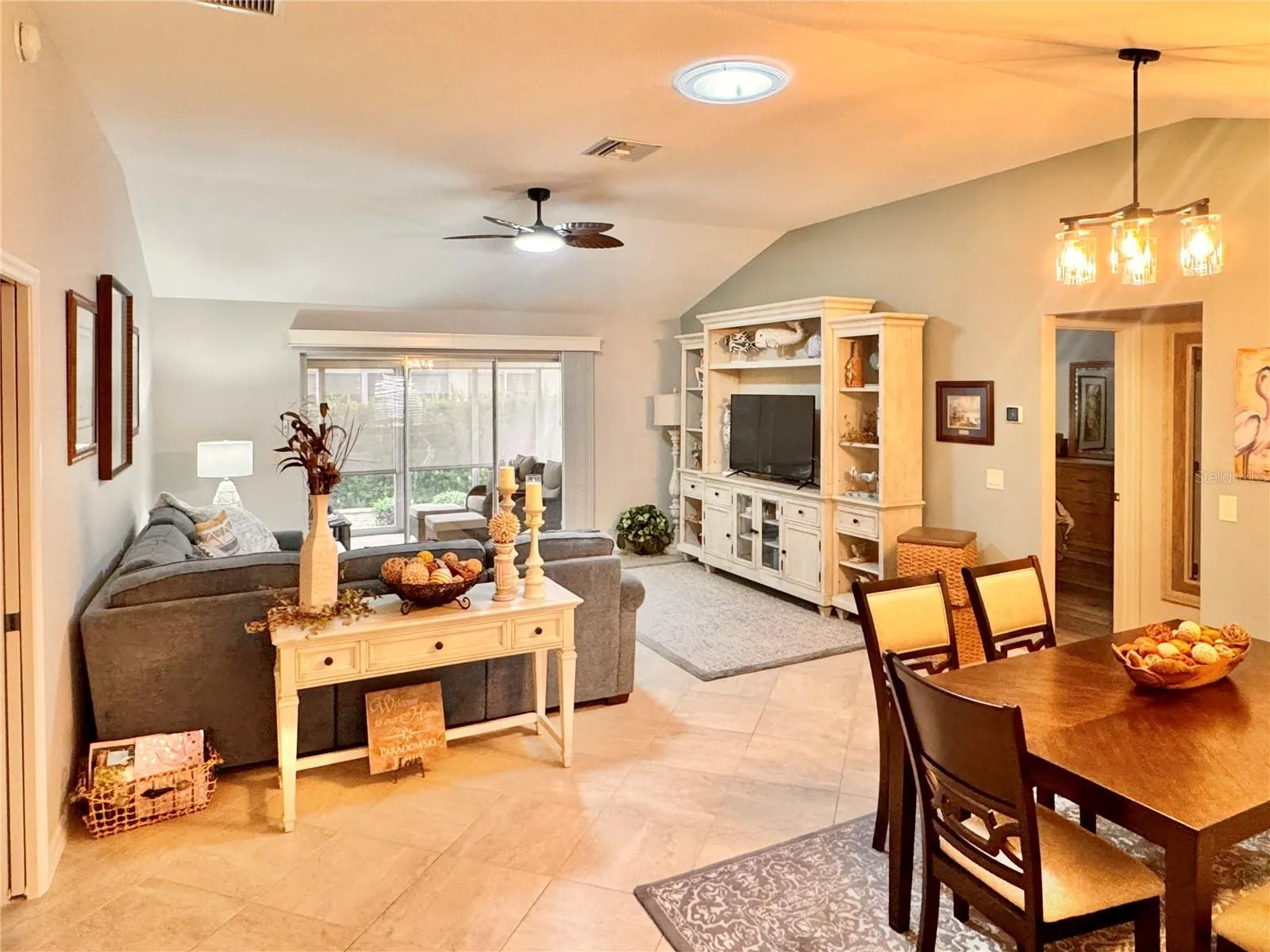 Dining/ Living Room