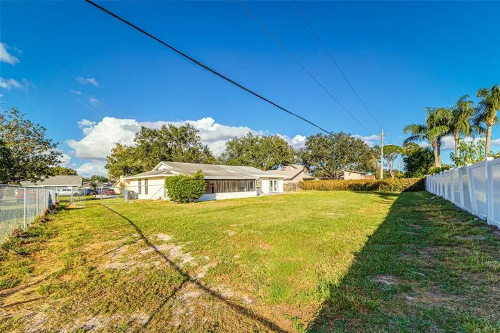Large Fenced Yard