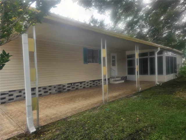 Right Side/Carport/Lanai