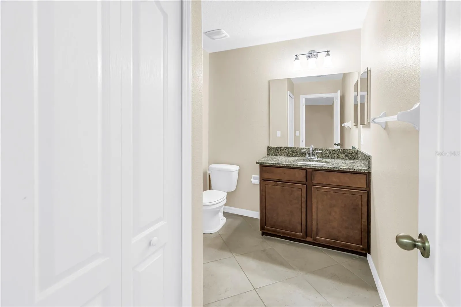Upstairs Full Guest Bathroom