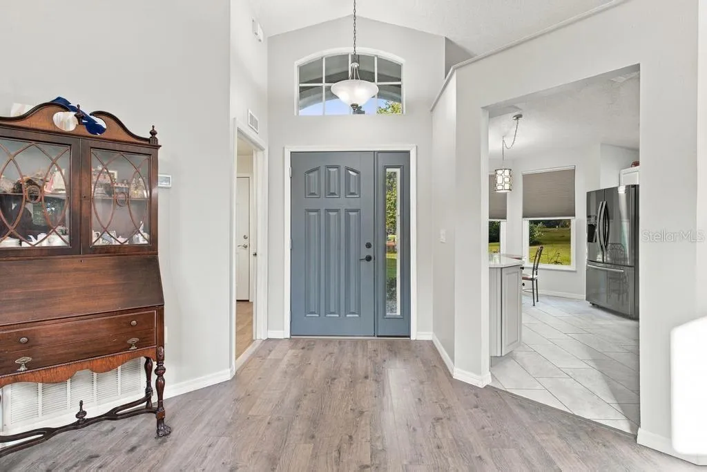 Interior entry way