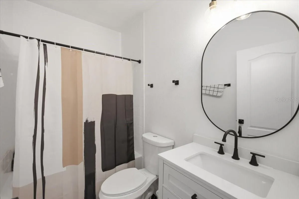 Full Bathroom 2