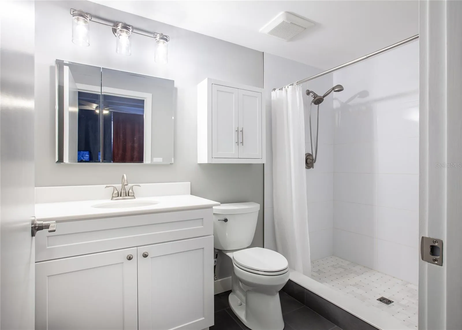 Upstairs Primary Full Bath