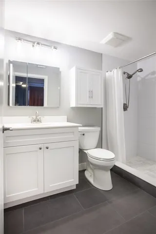Upstairs Primary Full Bath