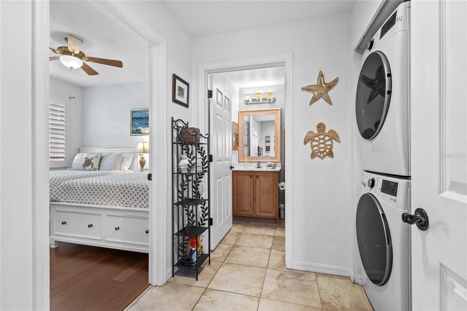 LAUNDRY CLOSET