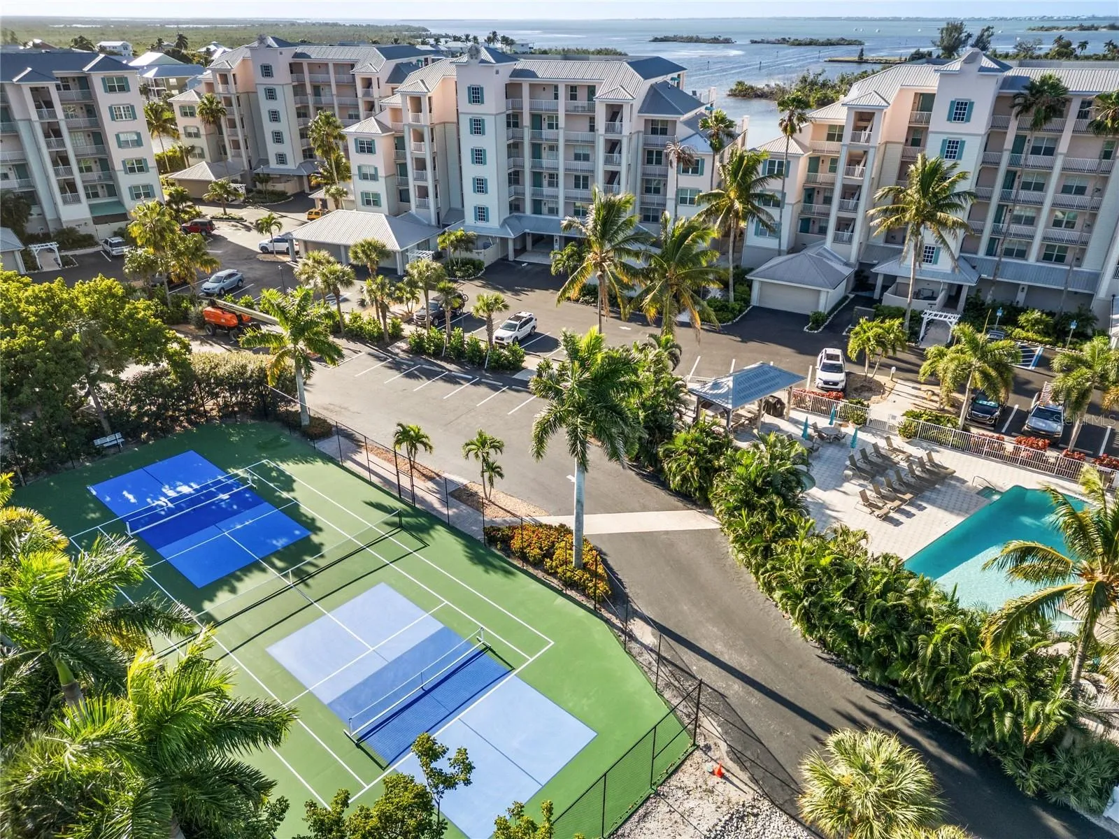 TENNIS/PICKLEBALL COURTS