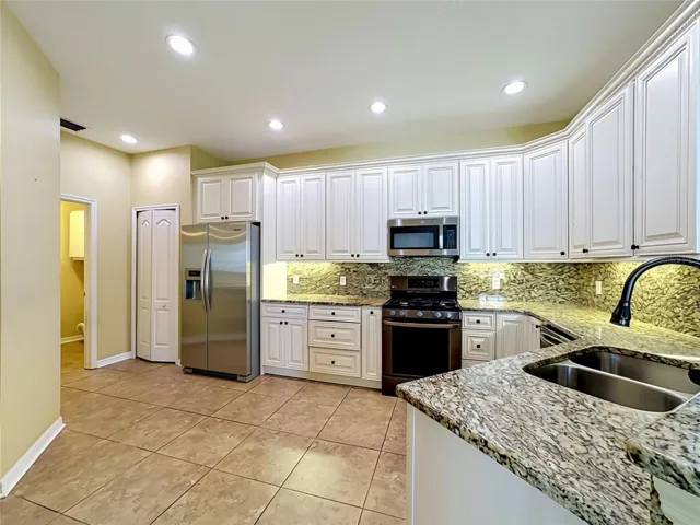 Virtually Staged (refrigerator)