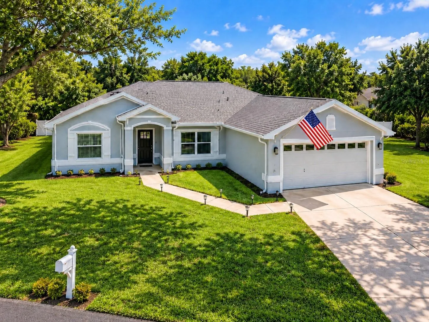 Front of 14 Lamoyne Ln