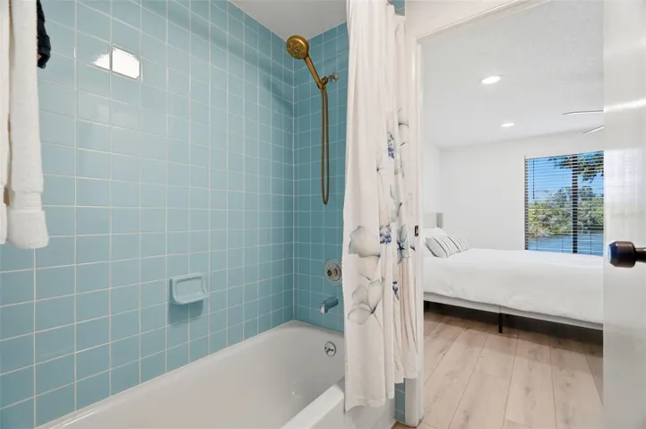 Stylish Contemporary-meets-Retro Bathroom