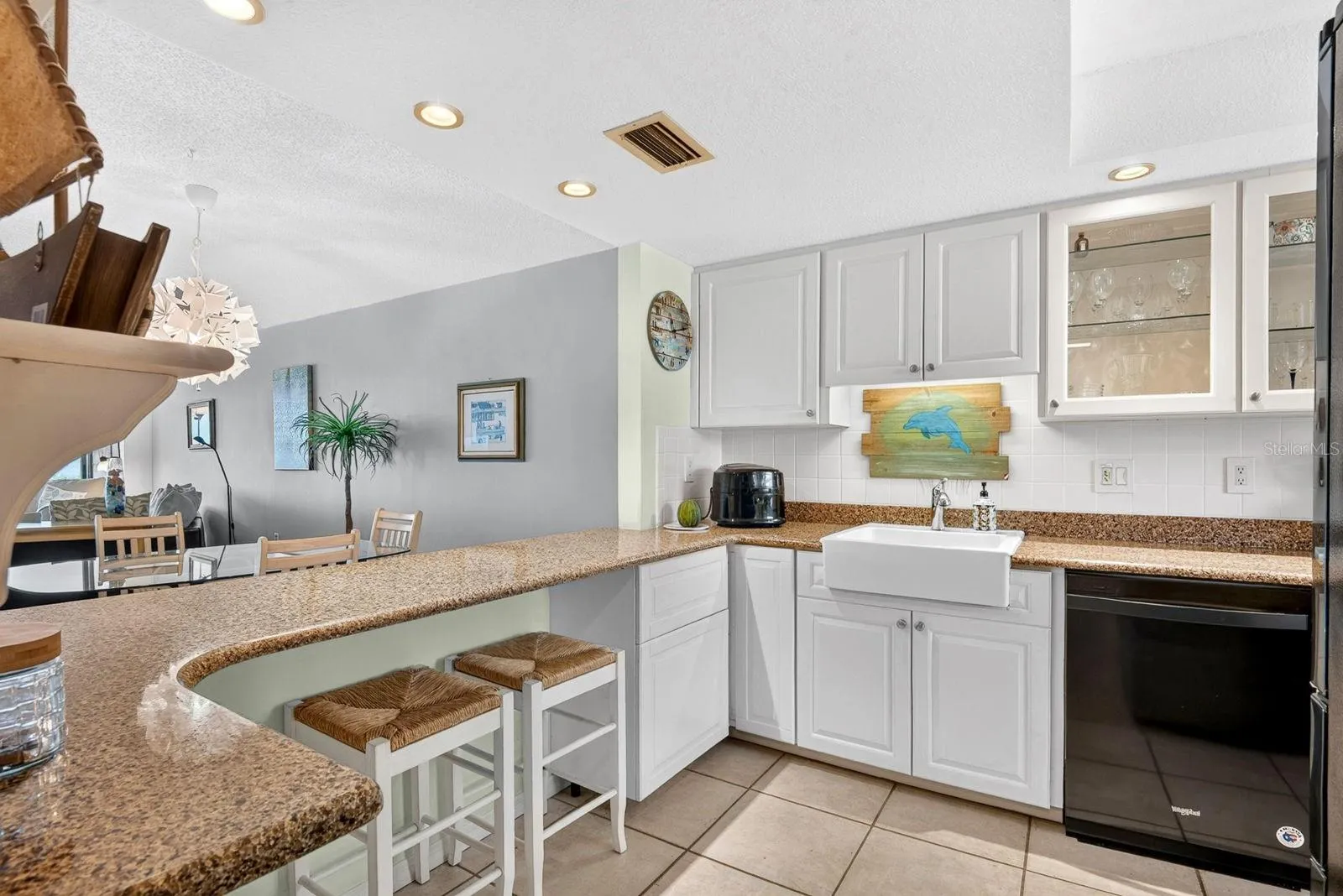 Kitchen overlooking breakfast bar