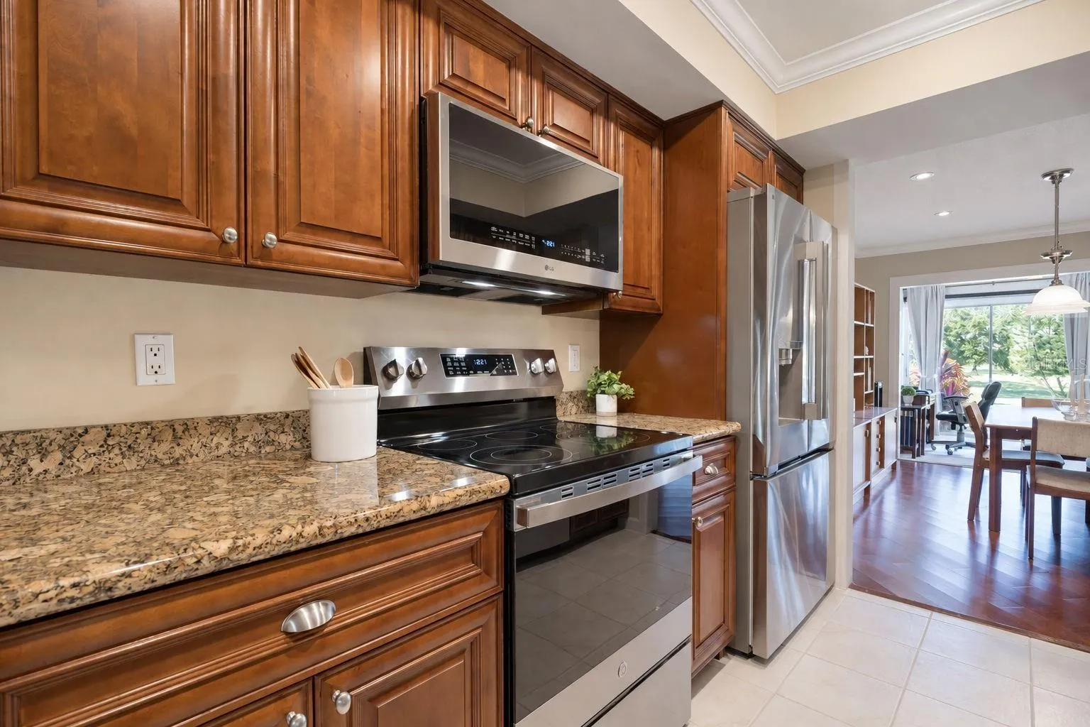 ALL new or newer "smart" sleek stainless appliances~