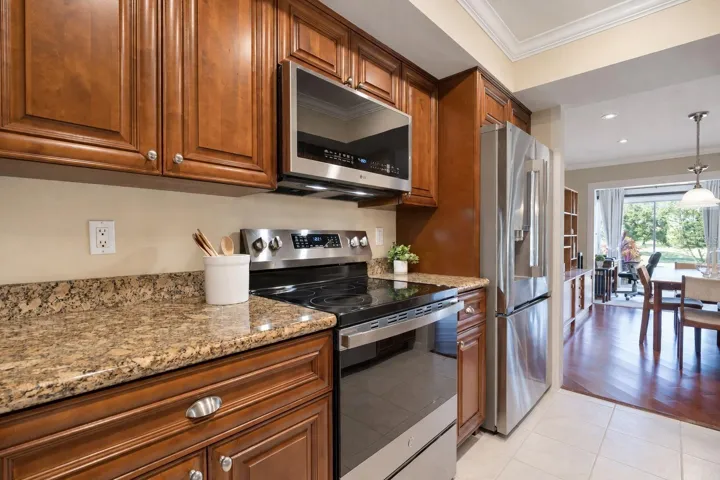 ALL new or newer "smart" sleek stainless appliances~