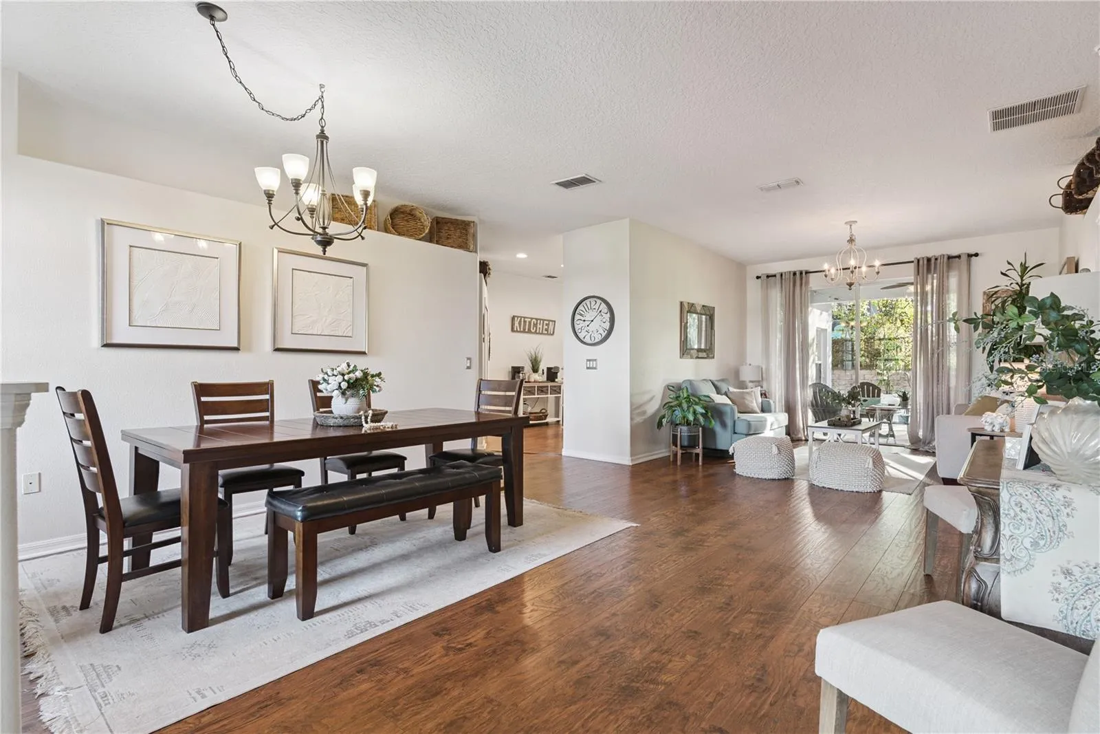 Dine/Living Room