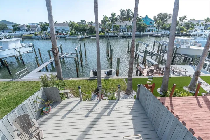 Deeded Boat Slip, 2 bedrooms + Bonus Rm + 1 car garage &amp; Updated Kitchen &amp; baths