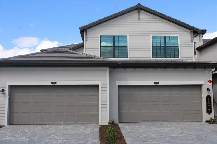 End unit attached villa