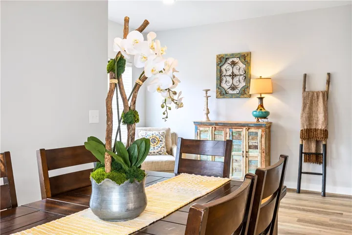 breakfast area and foyer