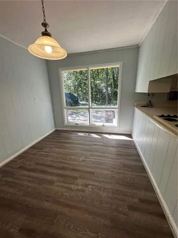 breakfast/informal dining area