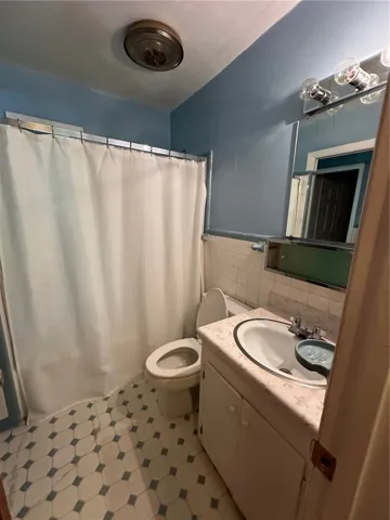 bathroom for 3rd/4th BR's