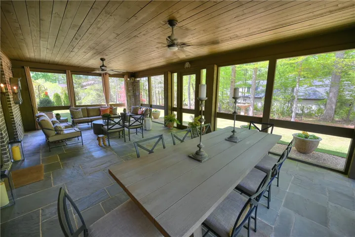16x20 large patio space, fully screened.