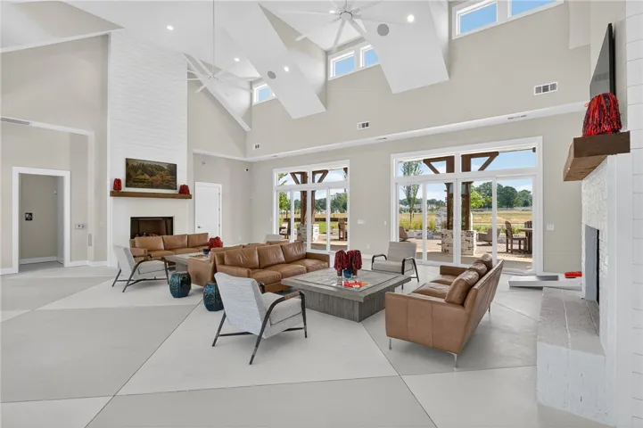 DAWSON CORNER
CLUBHOUSE INTERIOR