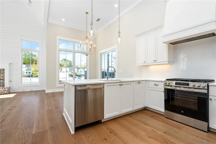 BRADFORD KITCHEN WITH AWARD WINNING SOFT CLOSE BELL CABINETRY