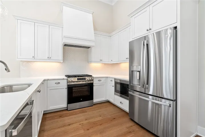 BRADFORD KITCHEN WITH AWARD WINNING SOFT CLOSE BELL CABINETRY