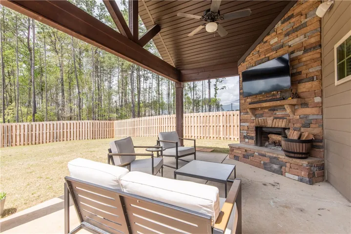 Covered back porch (prior to tenants moving in)