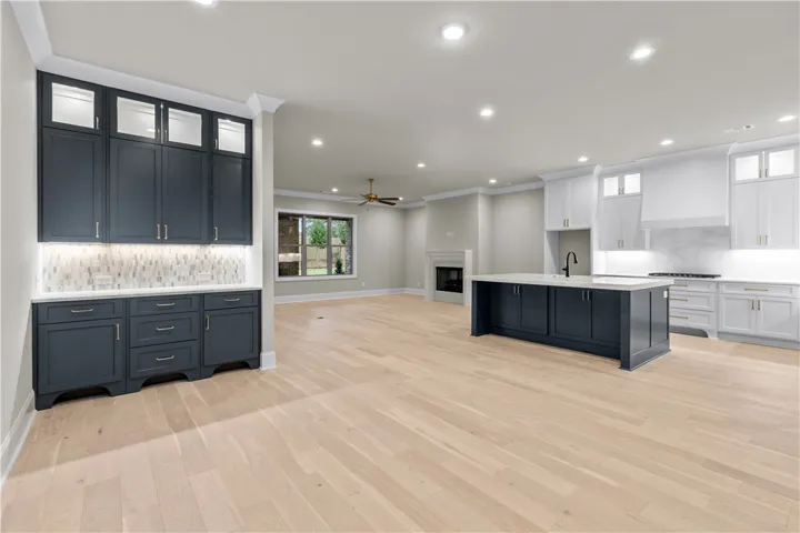 Butler's Pantry & Spacious Kitchen area