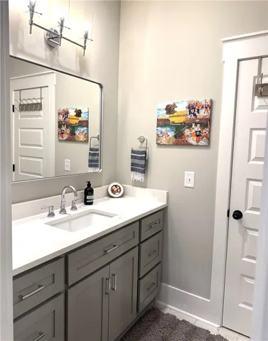 Jack-n-Jill bath for Bedrooms 4 & 5