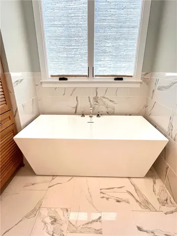 Spa Soaking Tub