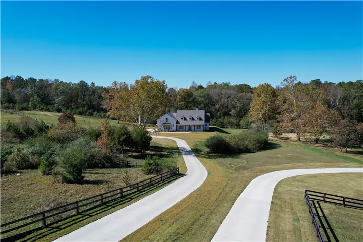 Driveway from the cul-de-sac leading to the Fullerton!