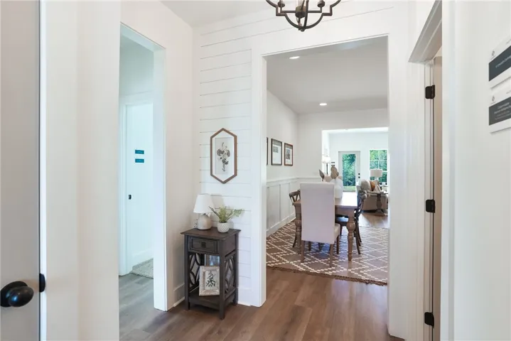 EXAMPLE of a Toby B - Foyer.  All plans, pricing, & specifications are subject to change without notice.
