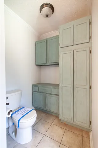 Storage area in primary bathroom