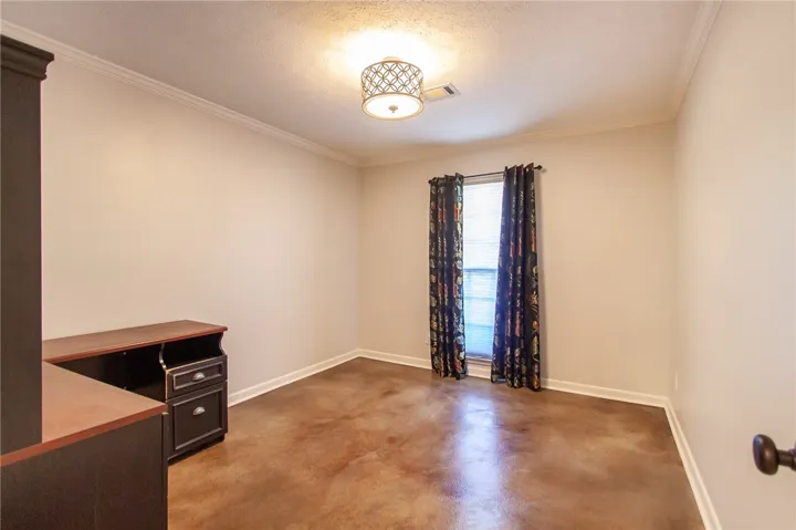 Flex space off kitchen and family room