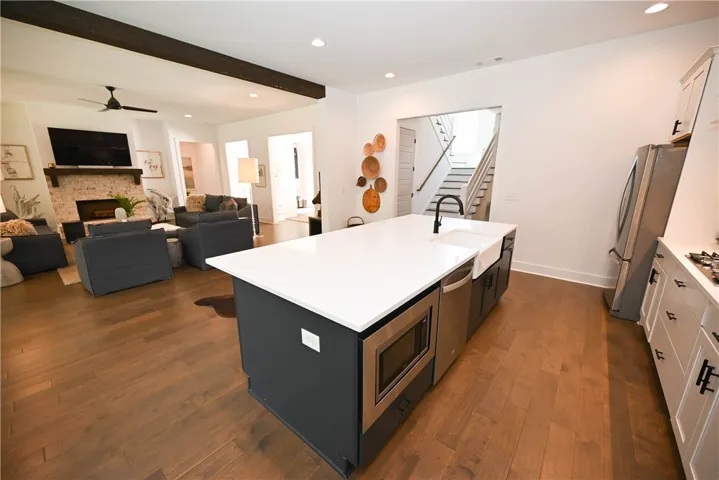 Enormous kitchen island - always a prime