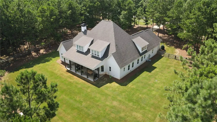 Huge fenced back yard!