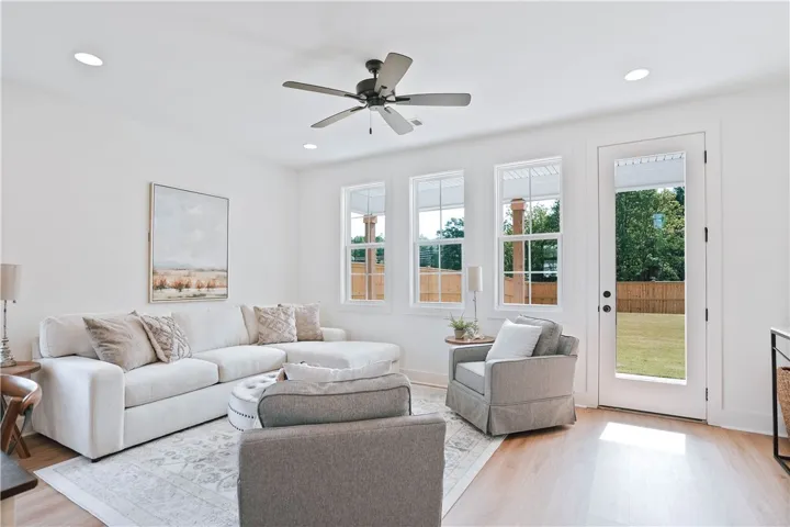 Example of a furnished Holden Plan - All plans, pricing, and specifications are subject to change without notice.