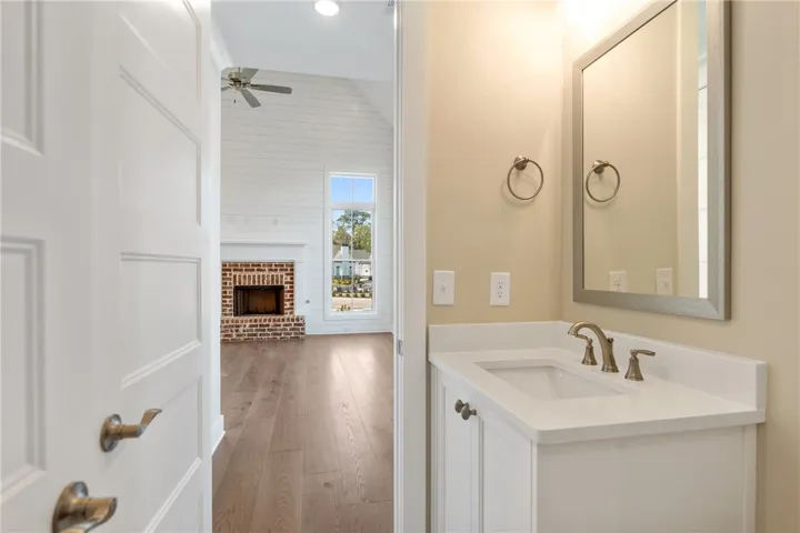 GUEST BATHROOM
MAIN LEVEL