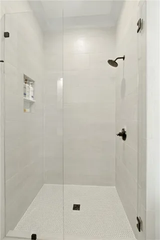 Main level Guest Bath En-Suite