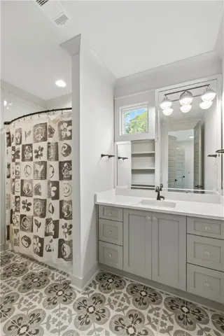 Bedroom 3 En-Suite bath