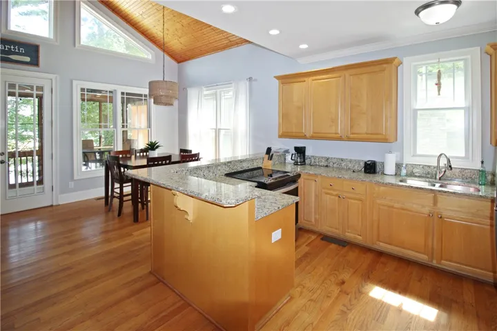 Kitching/Dining Combo