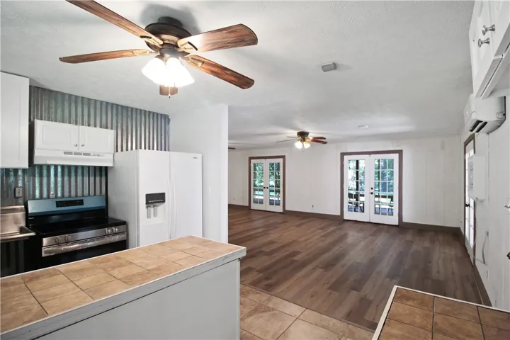 Kitchen/Living Combo