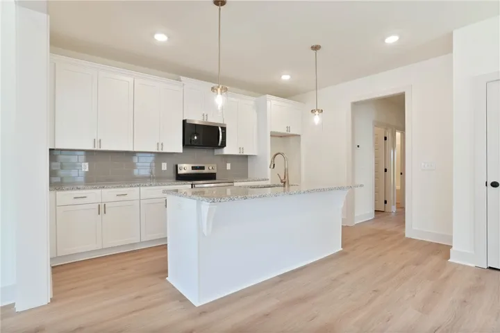 1061 Hunters Way, Opelika, Alabama 36801