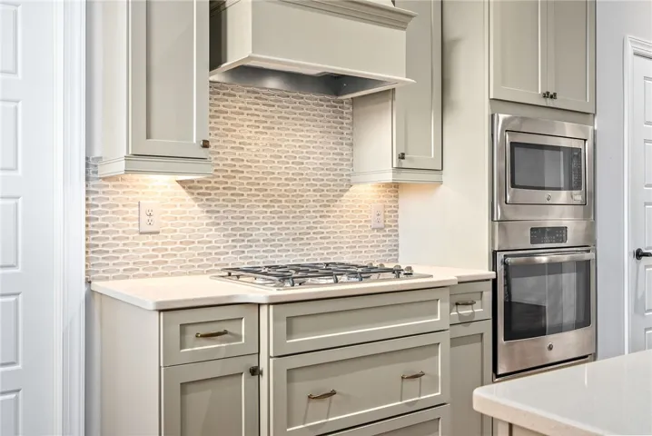 backsplash detail with gas cook top