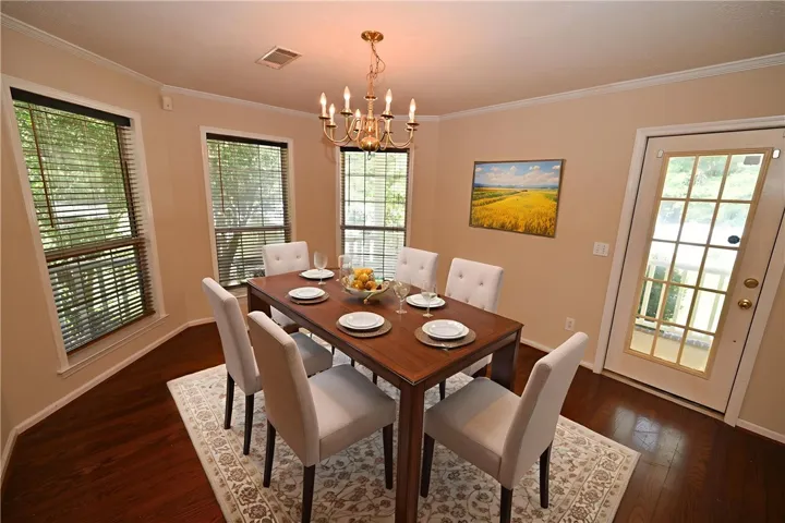 Dining Room
Virually Staged