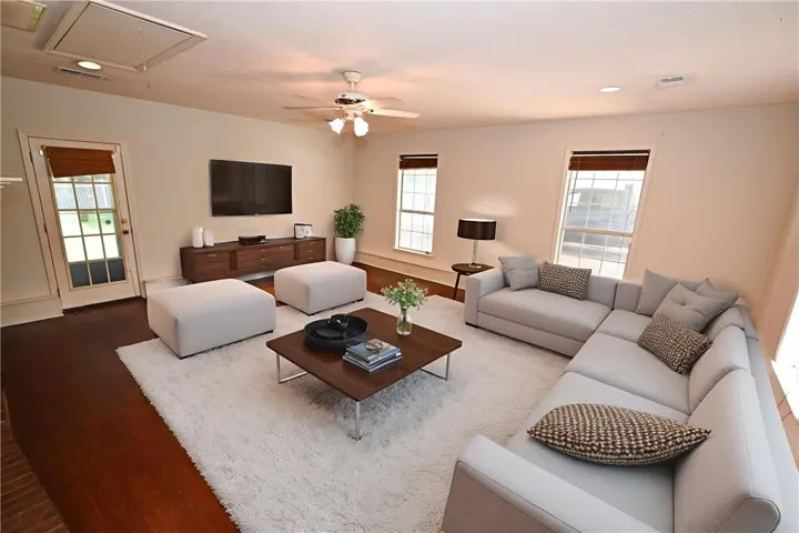 Extra Family Room
Virtually Staged