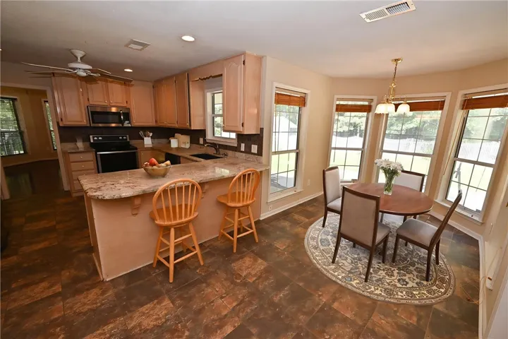 Breakfast Room
Virtually Staged